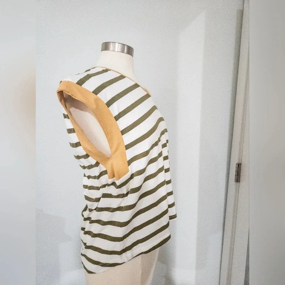 Halogen | Ivory & Olive V-Neck Top - Picture 4 of 8